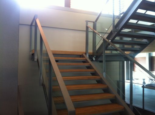 zekeriyaköy köy projesi satış ofisi camlı korkuluk